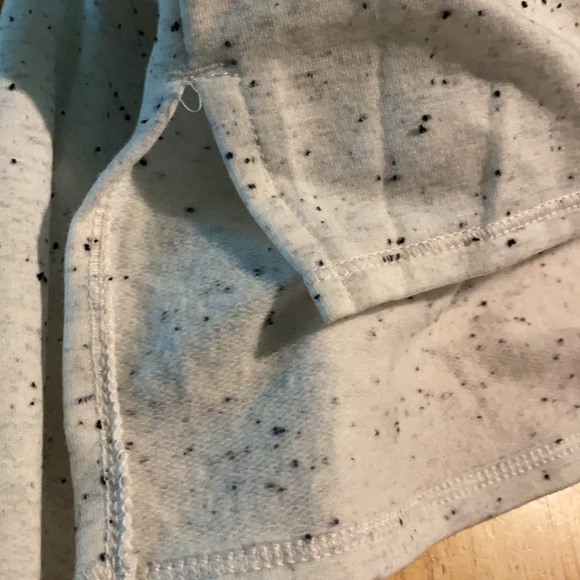 Long sleeves tee w/thread v neck simulation nwot - Picture 6 of 6